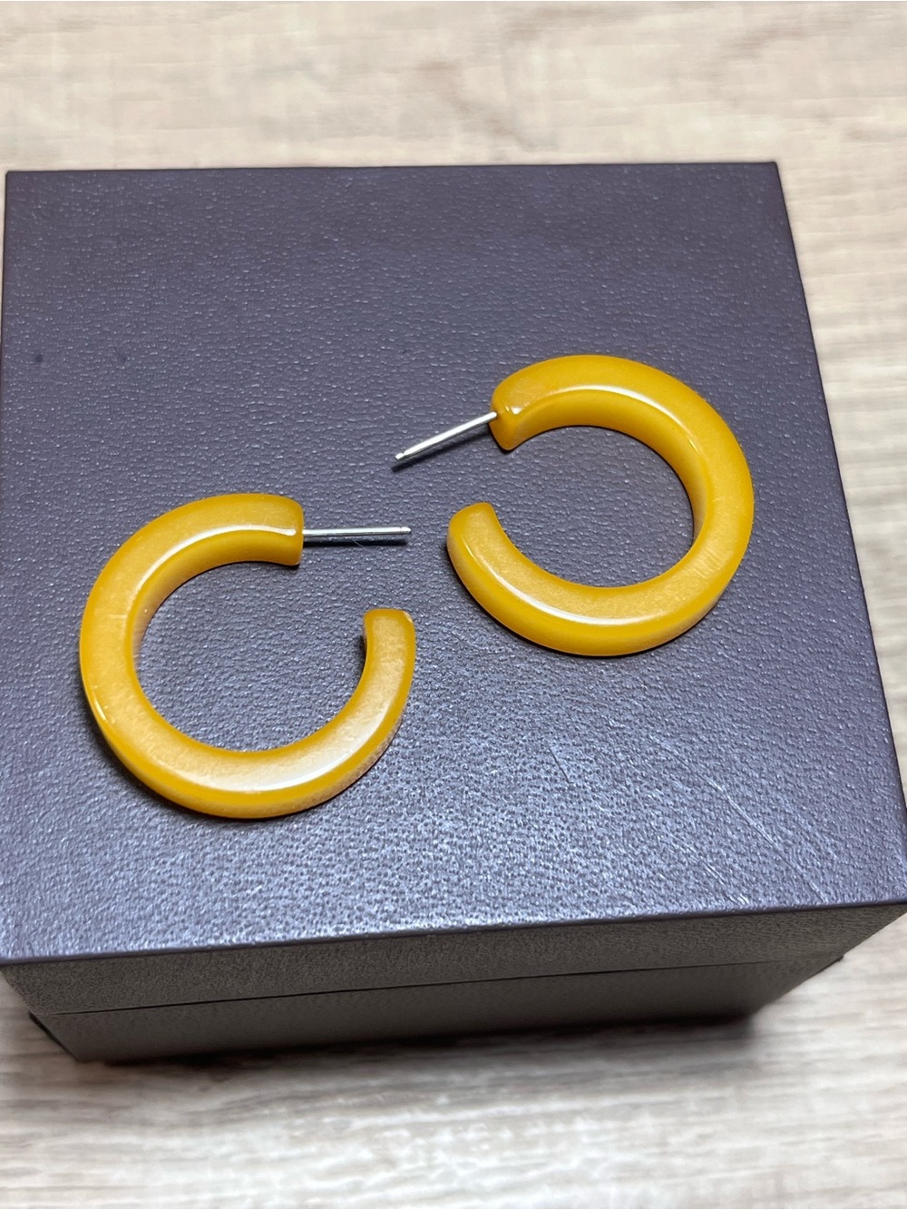 Vintage Style Mustard Yellow Hoop Earrings Resin Lucite Silver Tone Posts